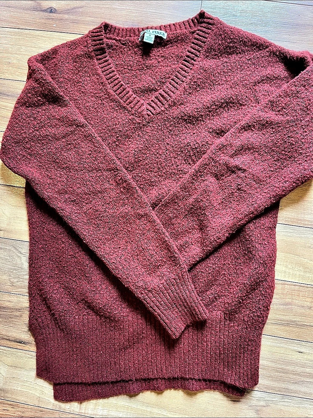 Moral Fiber V-Neck Sweater in Red Size Small Like New